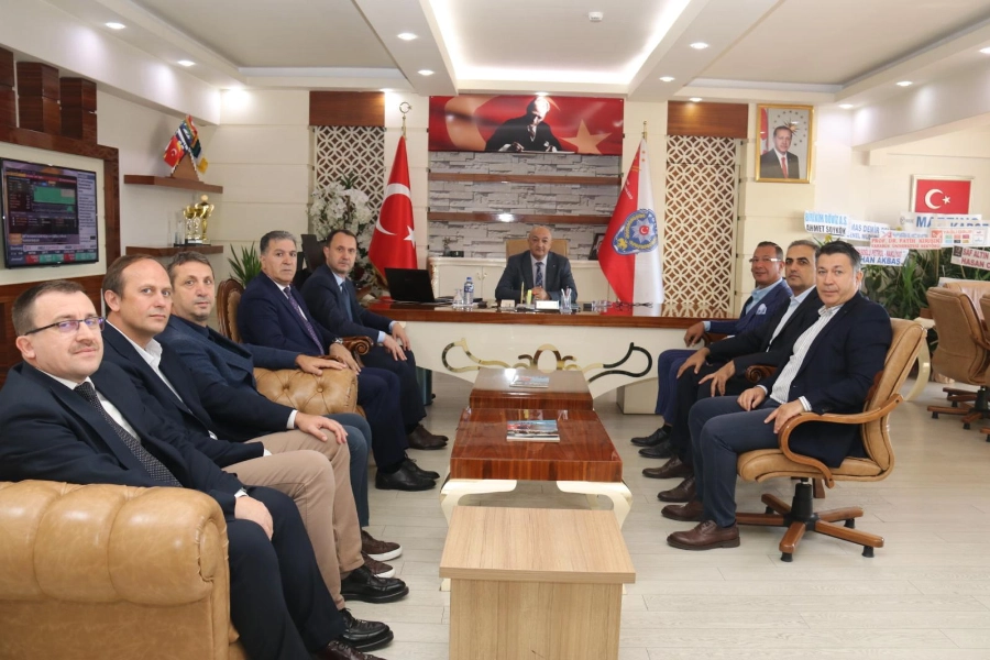 KARABÜK TİCARET VE SANAYİ ODASI MECLİS BAŞKANI, YÖNETİM KURULU BAŞKANI VE YÖNETİM KURULUNDAN, İL EMNİYET MÜDÜRÜ AHMET CANVER’E HAYIRLI OLSUN ZİYARETİ